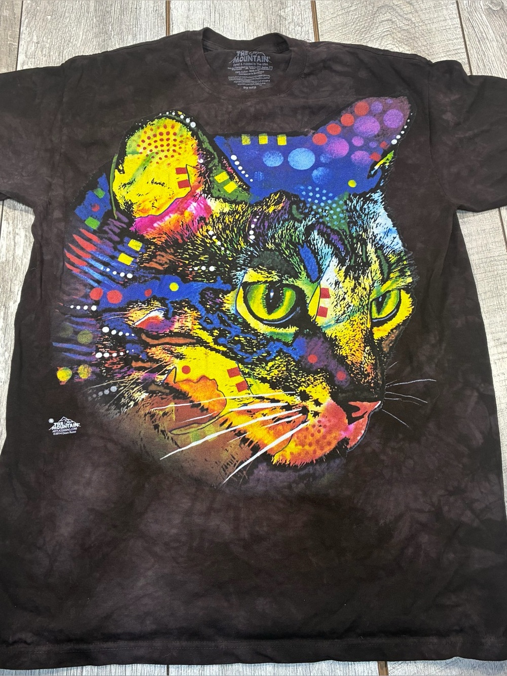 The mountain “Mysterio Gaze” beautiful colourful graphic tee large